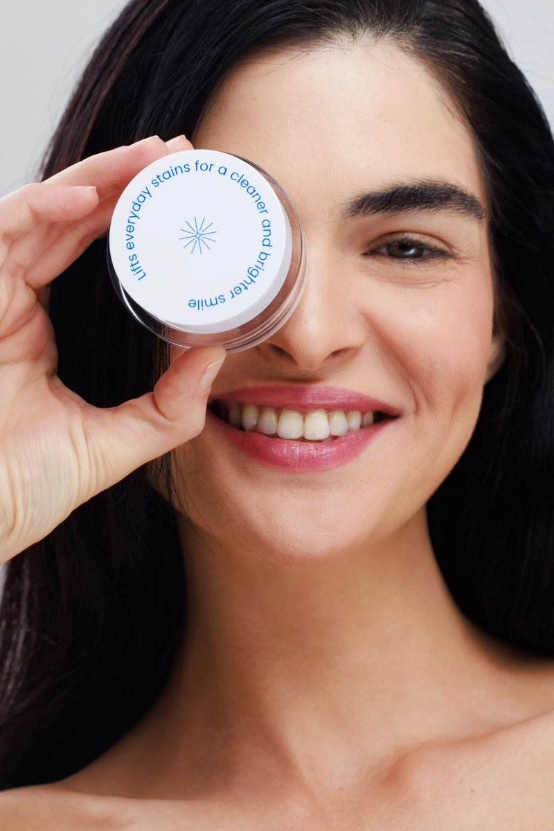 אבקה להלבנת שיניים