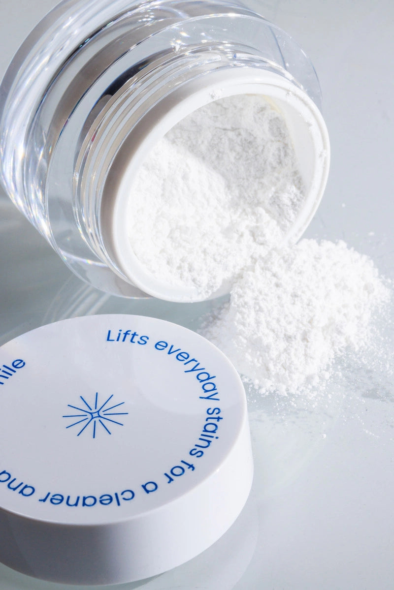 אבקה להלבנת שיניים